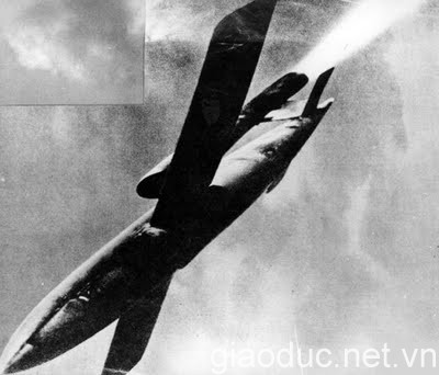Ngày 5/11/1944 trong chuyến bay thử thứ hai của R-III, một cánh bị rơi do rung lắc và Heinz Kensche buộc phải nhảy dù.